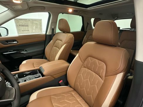 New 2026 Nissan Pathfinder Platinum w/ Accent Package AWD/4WD image 9