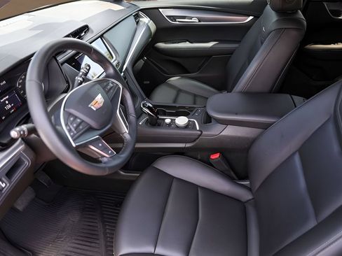 Used 2024 Cadillac XT5 Luxury FWD image 9