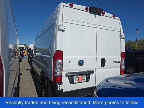 Used 2024 RAM ProMaster 2500 w/ Convenience Group FWD image 2