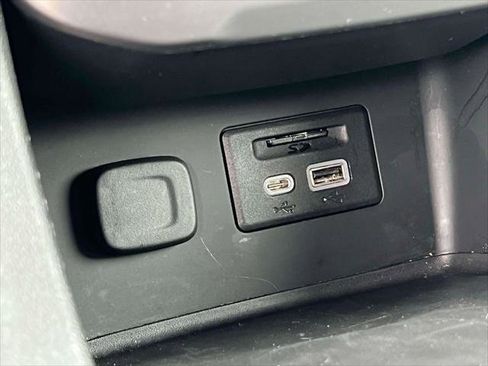 Used 2023 GMC Acadia AT4 image 27