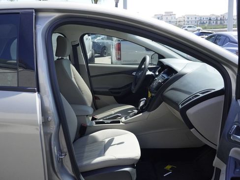 Used 2015 Ford Focus SE FWD image 23