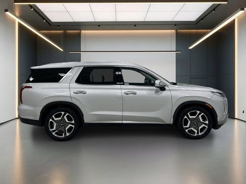 Used 2023 Hyundai Palisade Limited FWD image 6