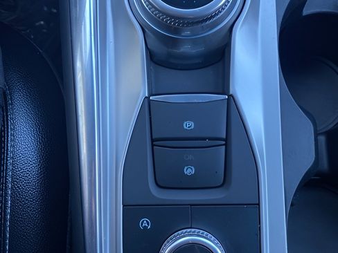 Certified 2020 Ford Explorer XLT w/ Equipment Group 202A image 29