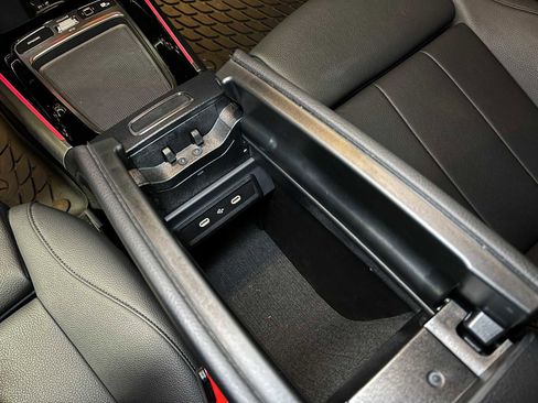 Certified 2025 Mercedes-Benz GLB 250 4MATIC image 38