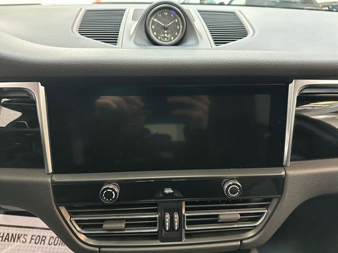 Used 2023 Porsche Macan image 18
