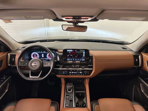 Used 2023 Nissan Pathfinder Platinum w/ Black Appearance Package image 14