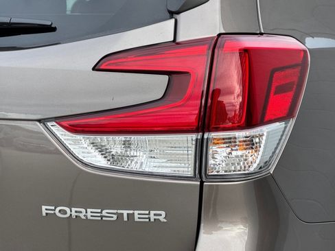 Used 2023 Subaru Forester Premium image 11