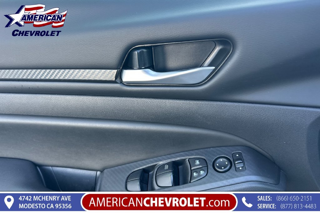 Used 2025 Nissan Altima 2.5 SV FWD image 11