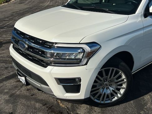 Used 2023 Ford Expedition Limited image 9