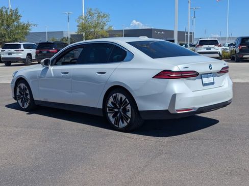 Used 2025 BMW 530i xDrive AWD/4WD image 9