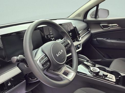 New 2025 Kia Sportage LX image 24