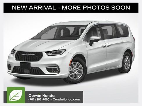 Used 2023 Chrysler Pacifica Touring-L FWD image 1