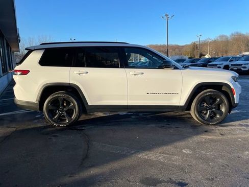 Used 2023 Jeep Grand Cherokee L Laredo image 5