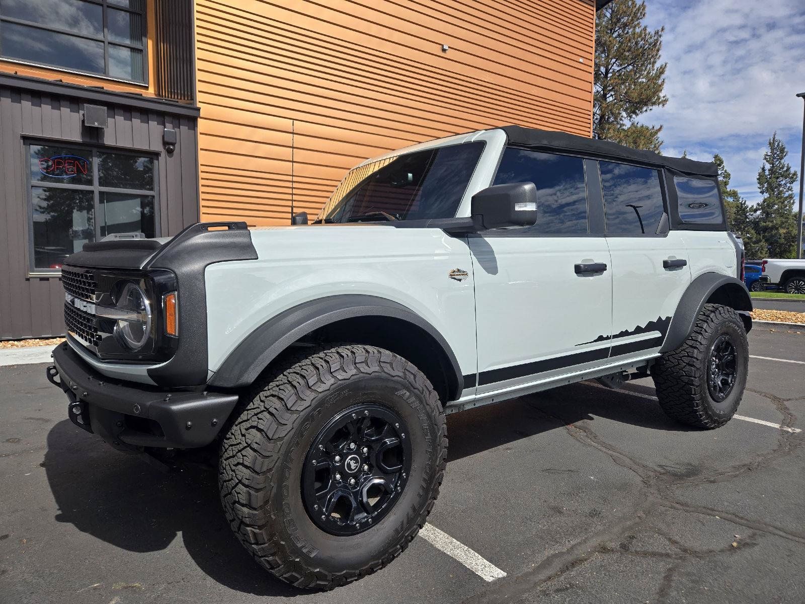 Used 2023 Ford Bronco Wildtrak AWD/4WD image 1