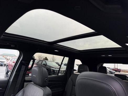 Used 2025 Buick Enclave Avenir w/ Super Cruise Package image 4