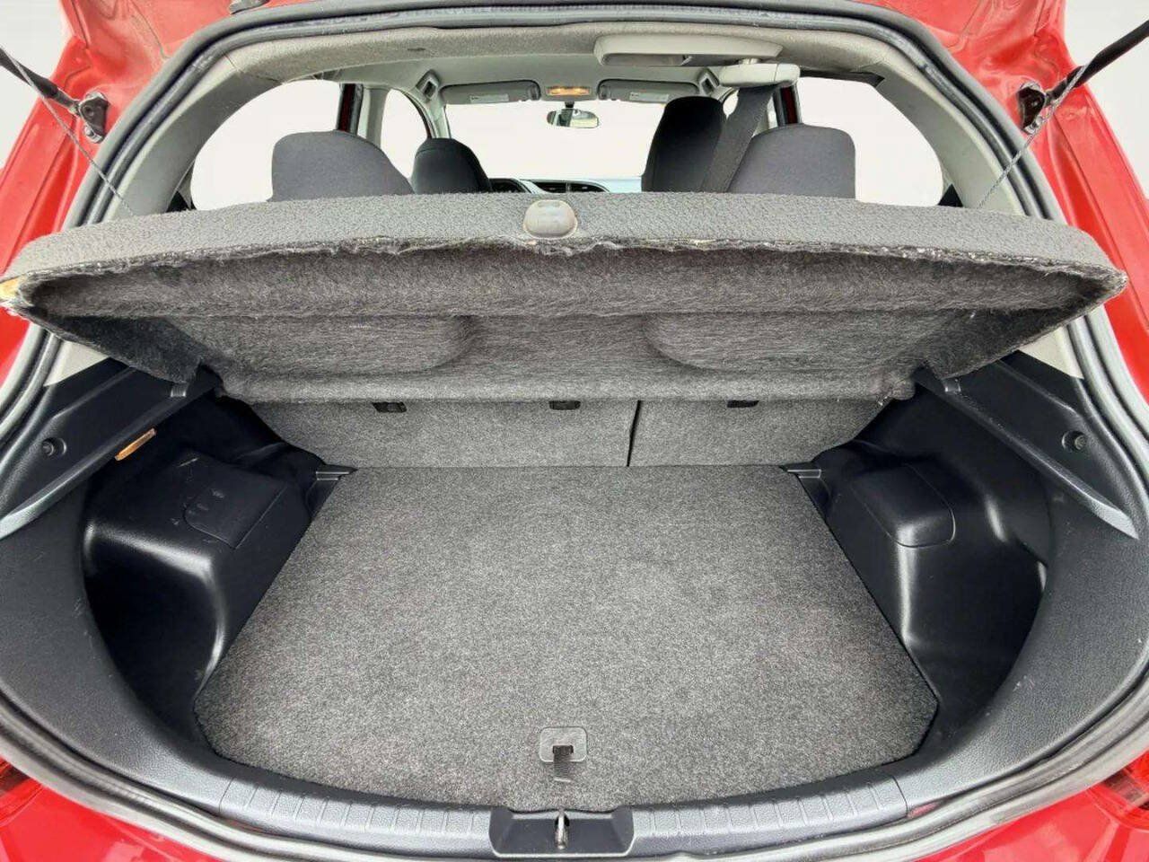 Used 2015 Toyota Yaris SE FWD image 5
