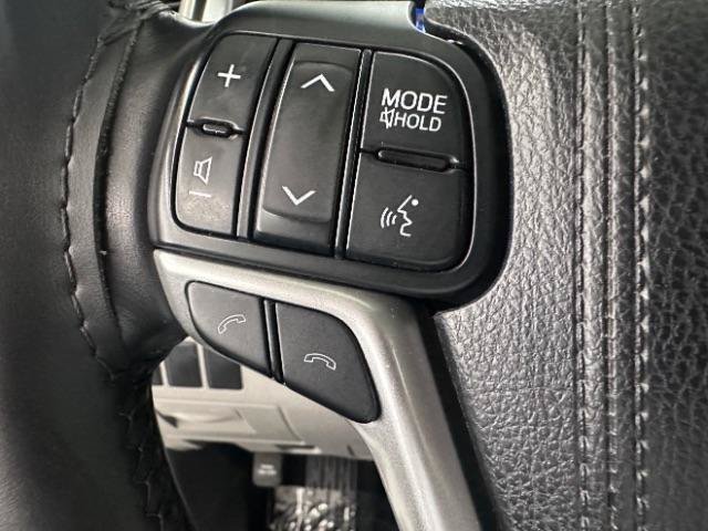 Used 2017 Toyota Highlander XLE AWD/4WD image 25