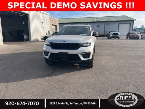 New 2025 Jeep Grand Cherokee Limited w/ Luxury Tech Group II image 4