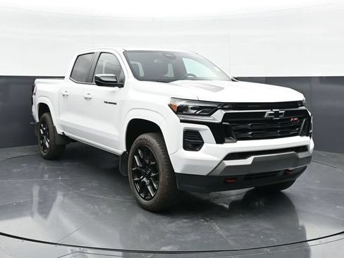 Used 2024 Chevrolet Colorado Z71 w/ LPO, Dark Essentials Package AWD/4WD image 4