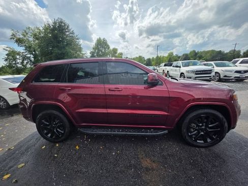 Used 2018 Jeep Grand Cherokee Altitude AWD/4WD image 4