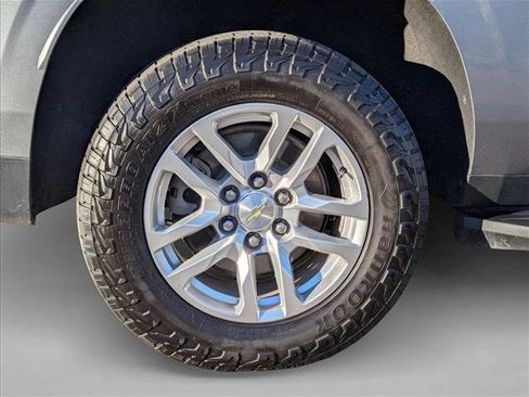 Used 2021 Chevrolet Suburban LT image 23