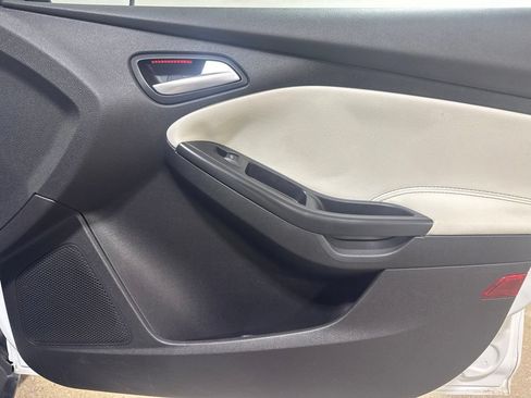 Used 2014 Ford Focus SE w/ Equipment Group 201A FWD image 25