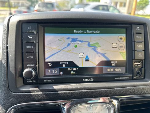Used 2015 Chrysler Town & Country Touring FWD image 24