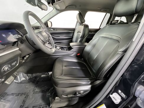 Used 2023 Jeep Grand Cherokee Limited w/ Black Appearance Package image 20