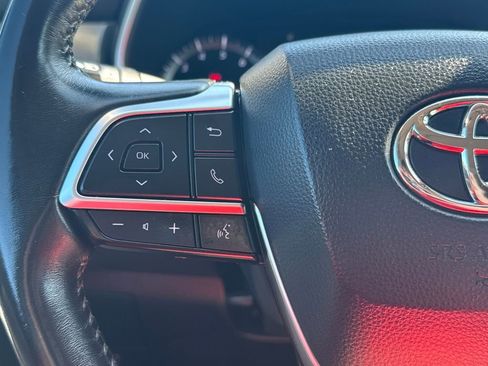 Used 2020 Toyota Highlander XLE image 21