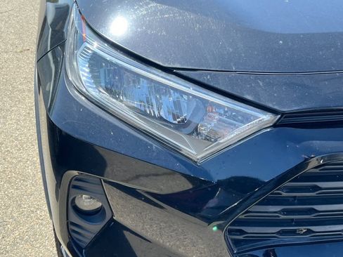 Used 2021 Toyota RAV4 XLE Premium image 14