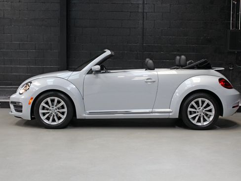 Used 2018 Volkswagen Beetle 2.0T SE FWD image 3