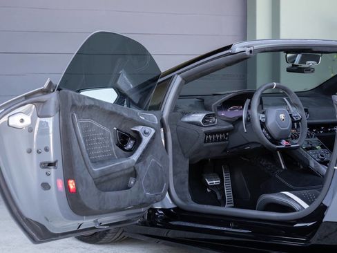 Used 2018 Lamborghini Huracan Performante image 44