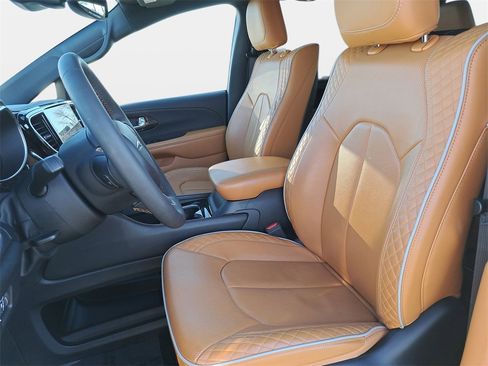 Used 2022 Chrysler Pacifica Pinnacle image 18