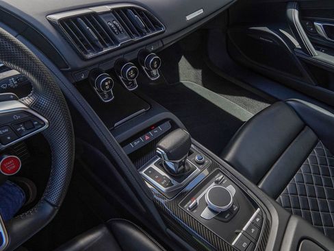 Used 2021 Audi R8 V10 w/ Premium Package RWD image 32