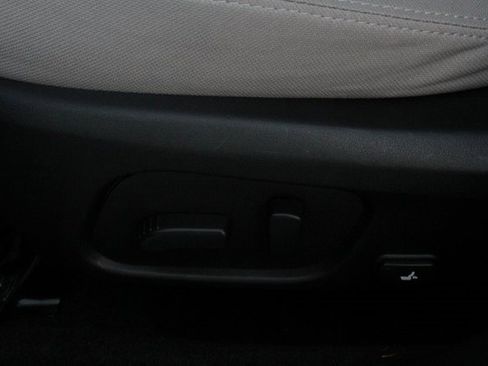 Used 2018 Subaru Forester 2.5i Premium w/ All-Weather Package image 16