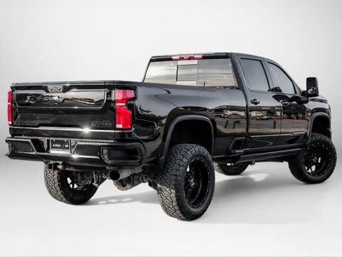 Used 2024 Chevrolet Silverado 2500 High Country w/ High Country Premium Package image 6