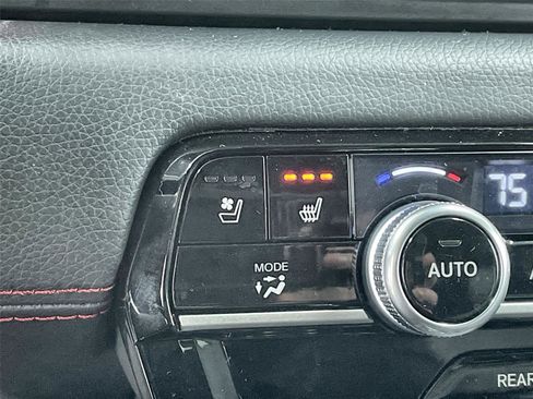 Certified 2025 Honda Pilot Black Edition image 13