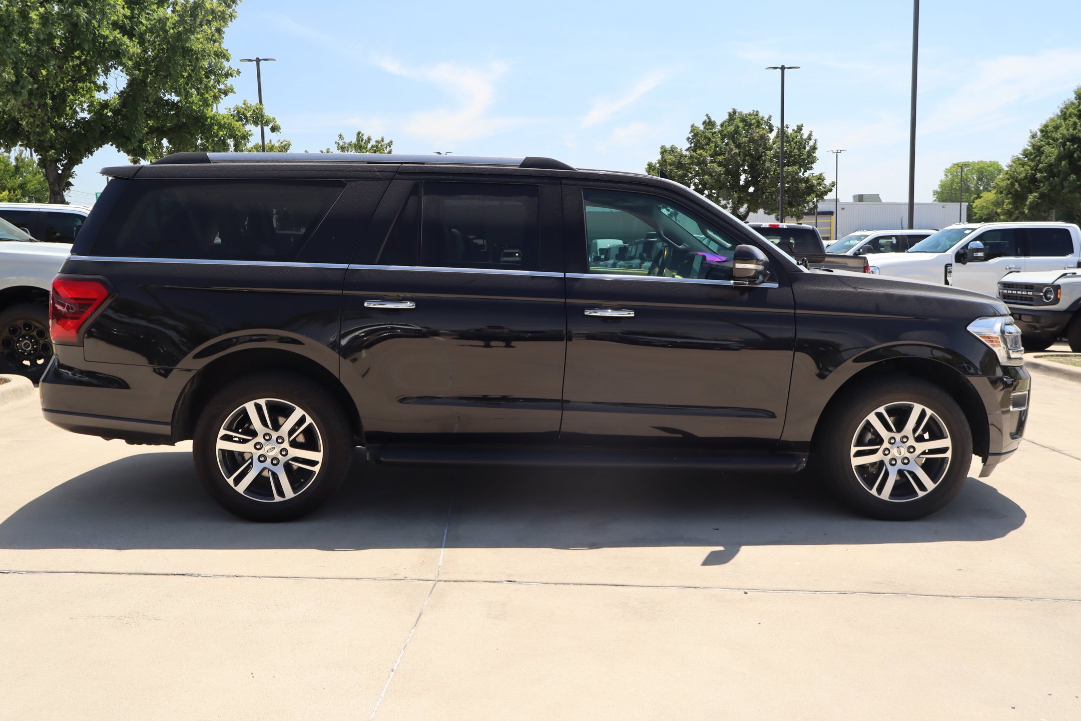 Used 2024 Ford Expedition Max Limited RWD image 3