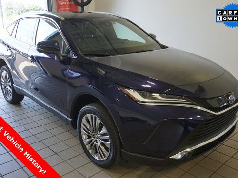 Used 2023 Toyota Venza XLE image 1