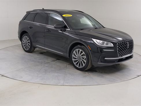 Used 2025 Lincoln Corsair Reserve image 11