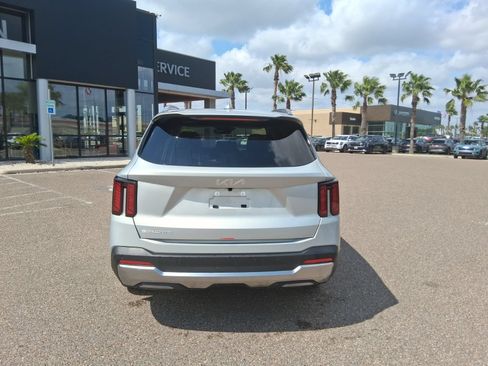 New 2026 Kia Sorento S w/ S Panoramic Sunroof Package FWD image 5