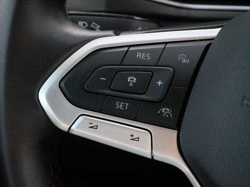 Used 2025 Volkswagen Taos SE image 26