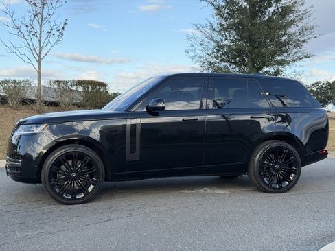 Used 2023 Land Rover Range Rover SE image 3
