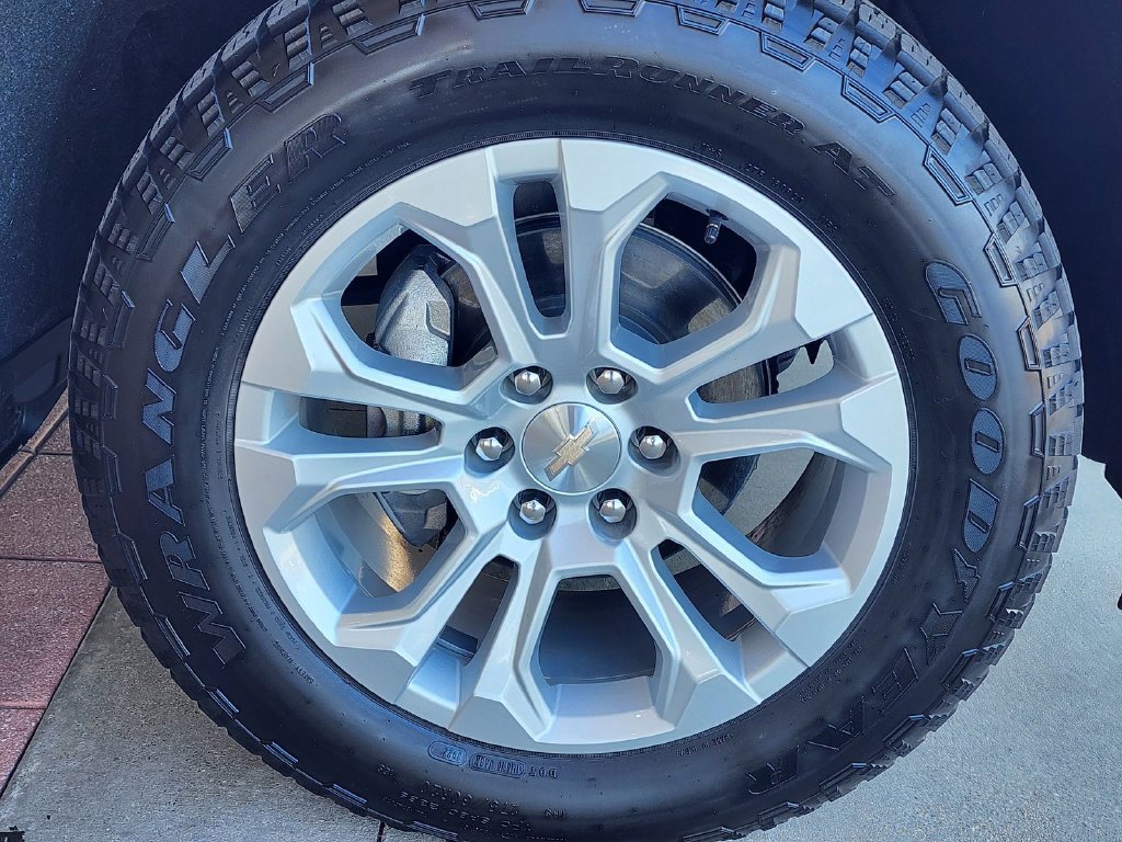 Used 2022 Chevrolet Silverado 1500 LTZ AWD/4WD image 4