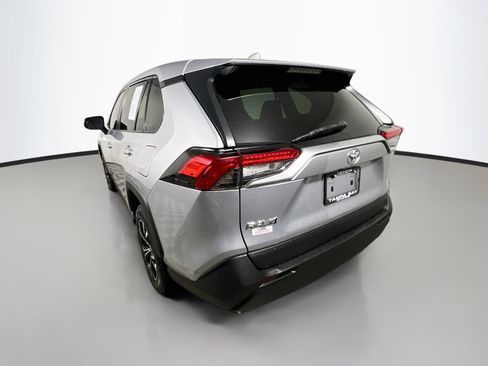 Used 2022 Toyota RAV4 LE FWD image 8