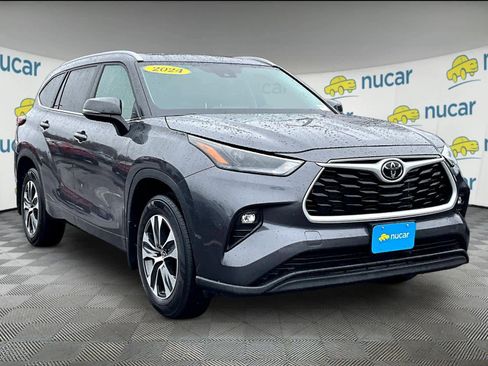 Used 2024 Toyota Highlander XLE image 1