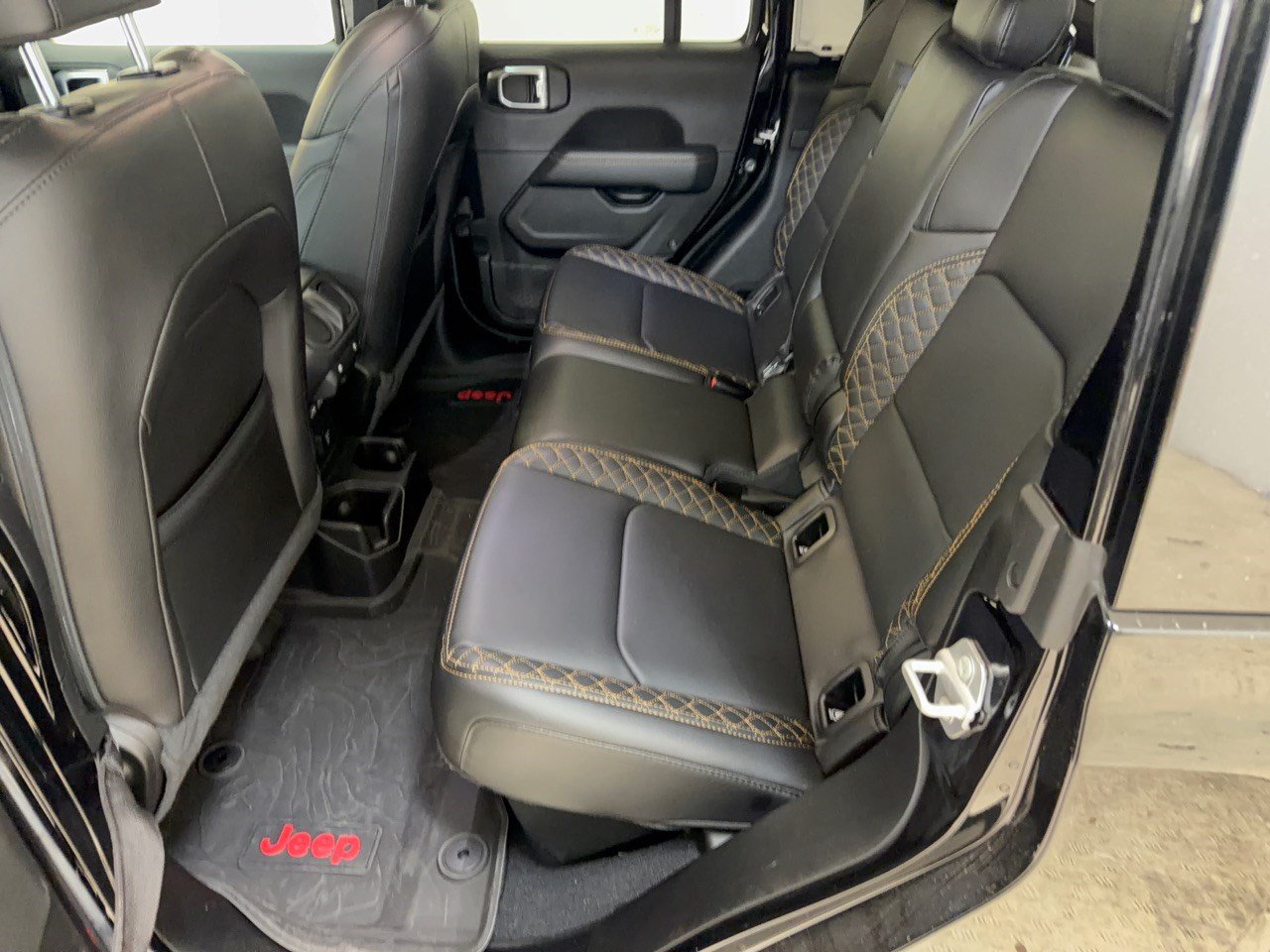 Used 2023 Jeep Gladiator Overland AWD/4WD image 25