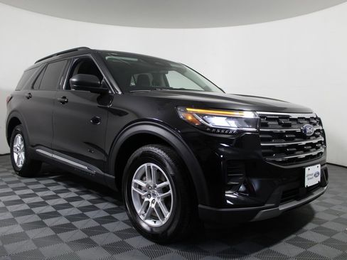 Certified 2025 Ford Explorer Active image 1