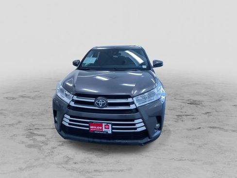 Used 2017 Toyota Highlander Plus AWD/4WD image 5