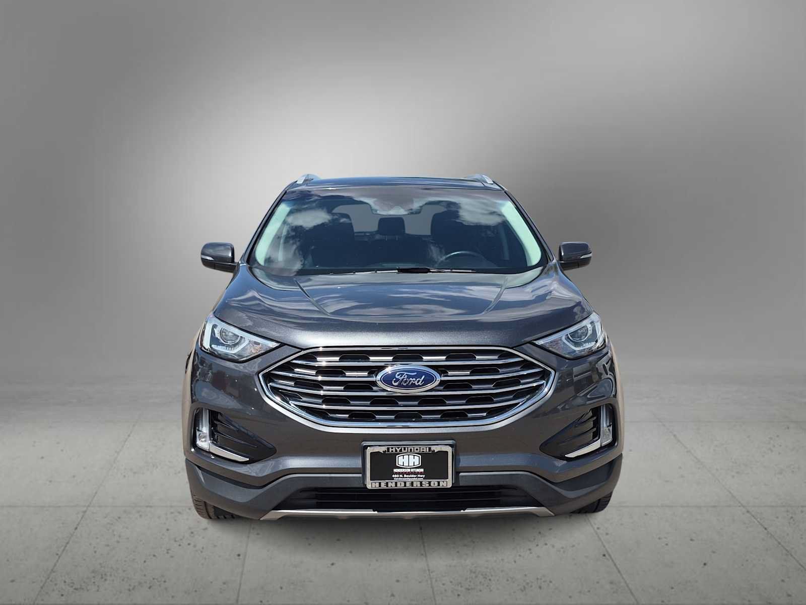 Used 2019 Ford Edge Titanium FWD image 3